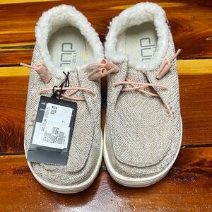 Hey Dude Ladies Tan Slippers sb2